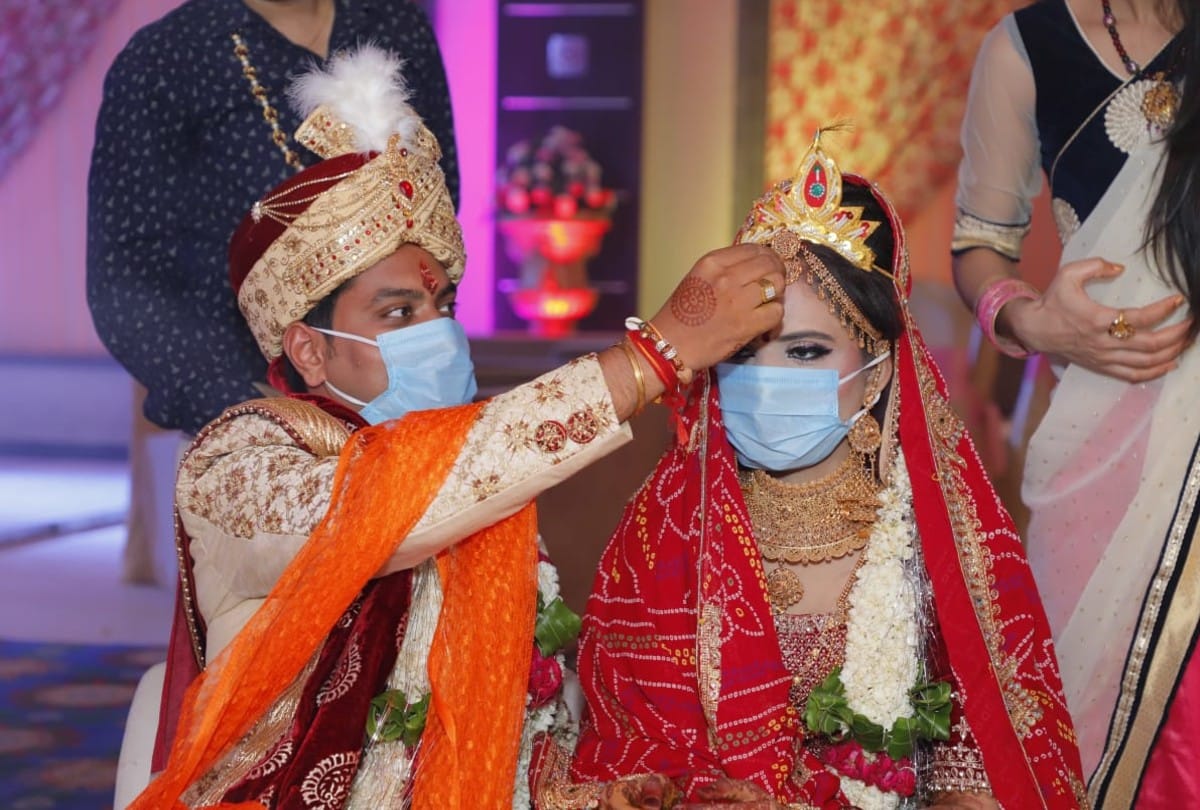 Bride Groom Wear Masks At Wedding In Time Of Covid-19