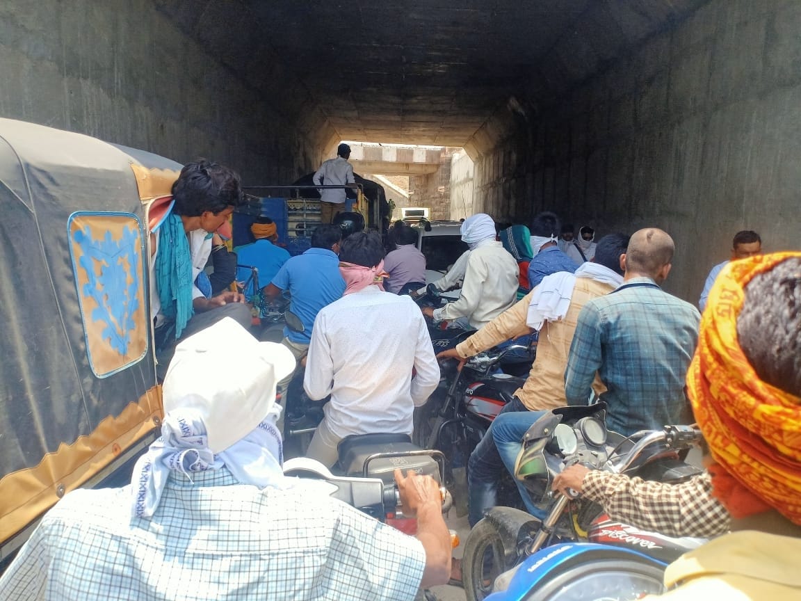 People disturb from jaam