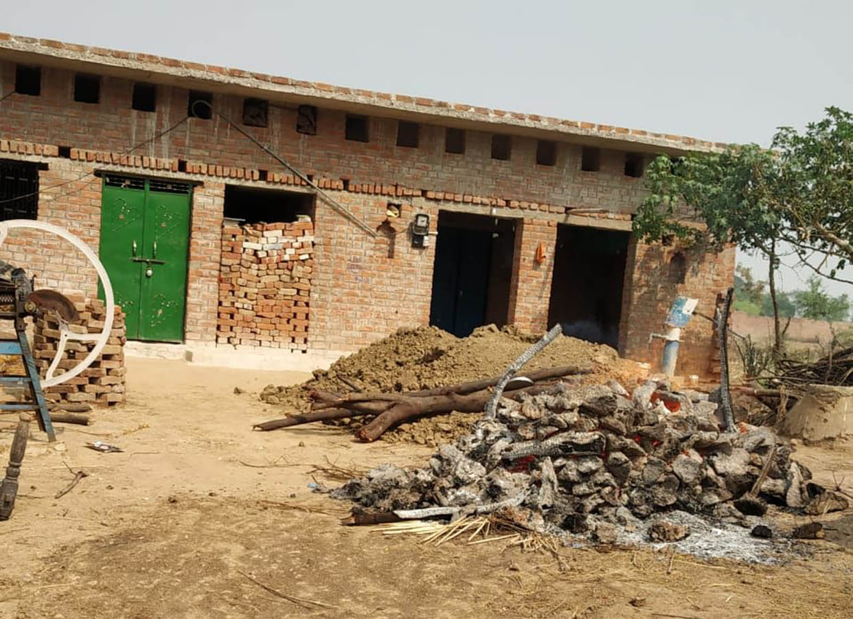 The dead body was cremated in the middle of the settlement in front of the house