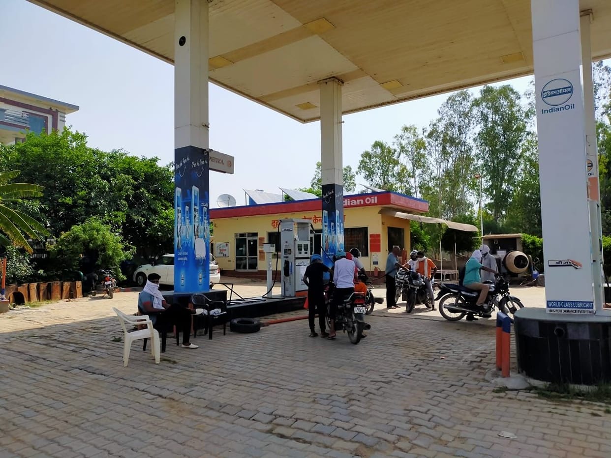 Put Rs 500 petrol in the car, ask for money, put katta on the temple, arrested three