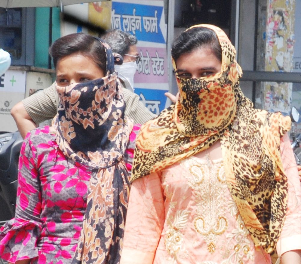 People were troubled by scorching sun