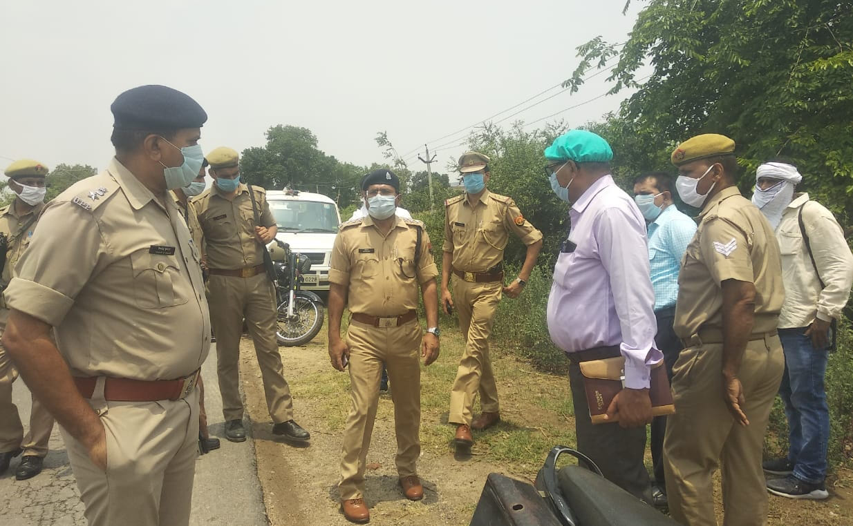 chhibaraamoo beeeeo ko jaasauda pulis chaukee ke paas loota