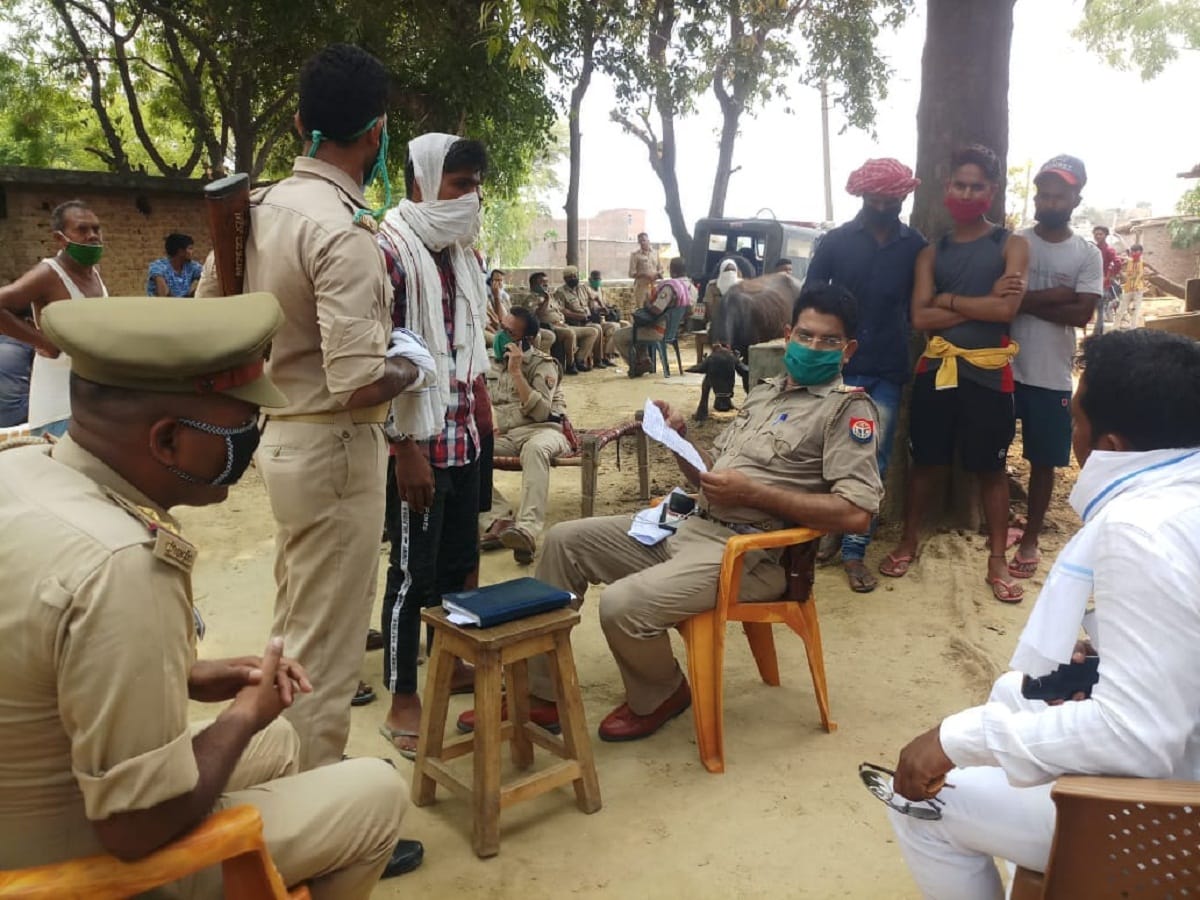 Many people injured in clash in between child dispute in azamgarh up