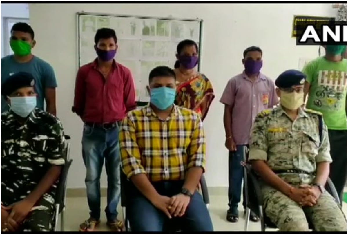 Chhattisgarh Five Naxals have surrendered in Sukma