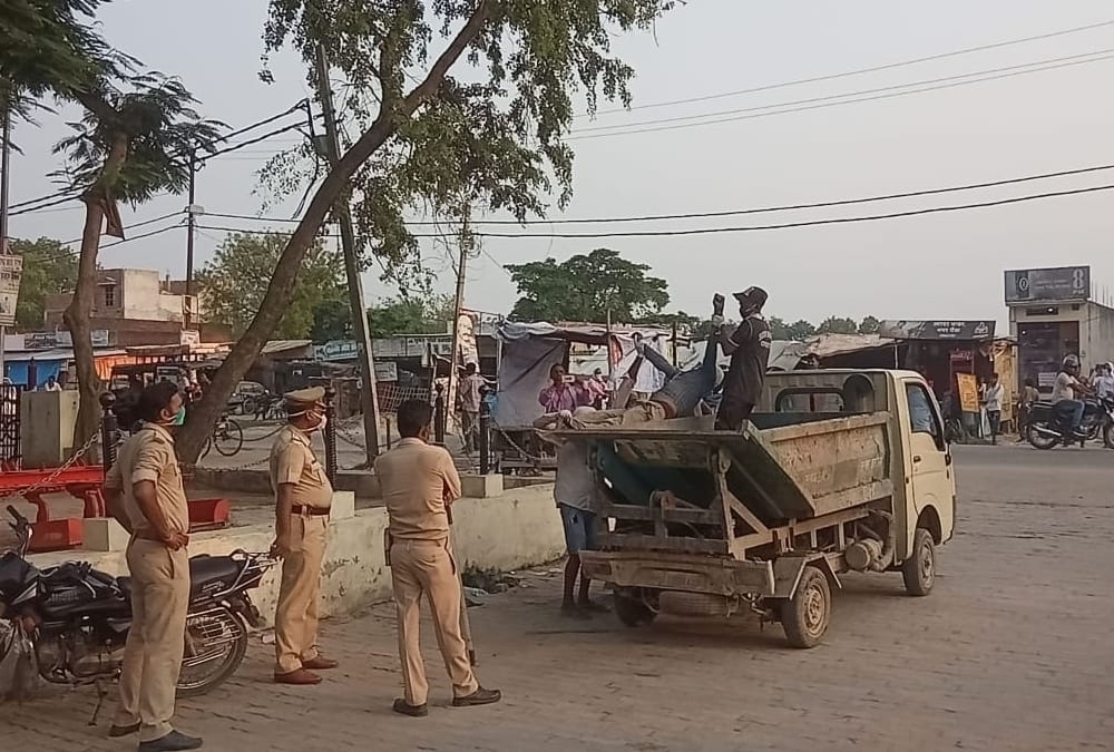 Seven suspended for disrespecting a man's dead body in Balrampur.