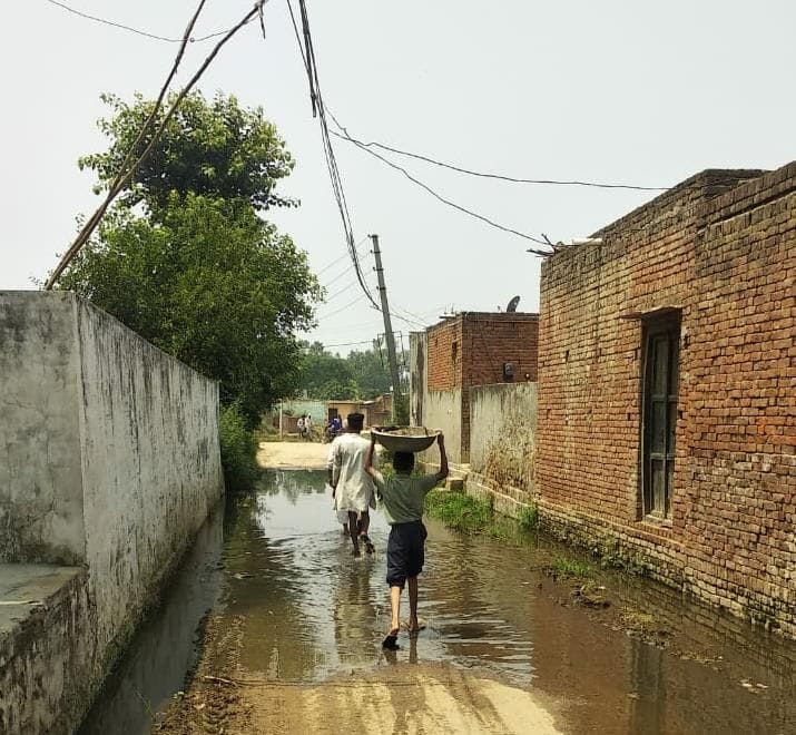 Ratanpuri's main road inundated, people upset