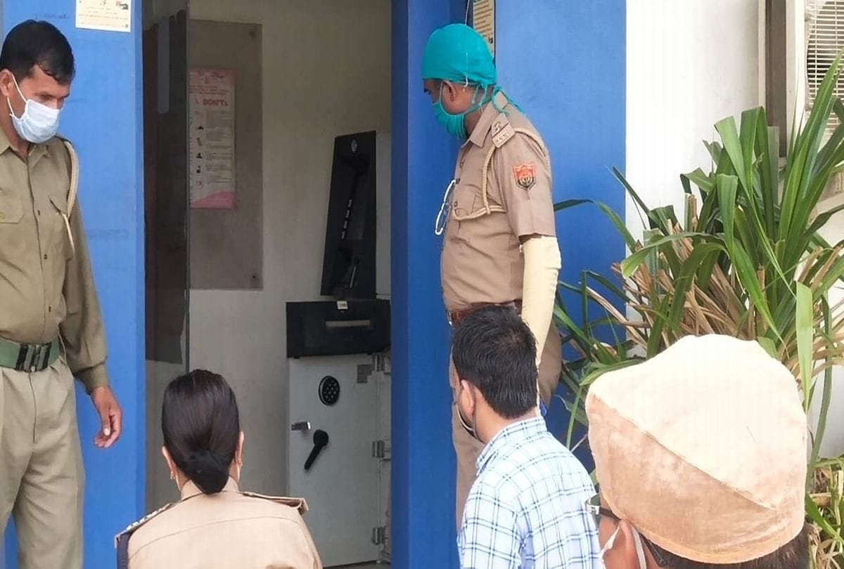 miscreants tried to withdraw cash by breaking ATM in agra