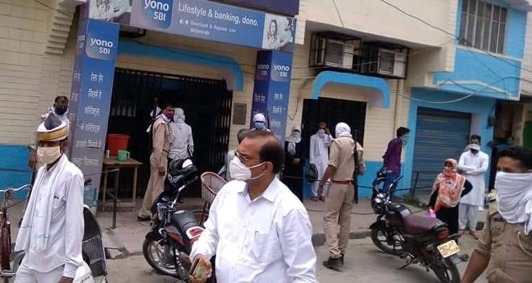 Social distancing is not being followed in banks, penalty