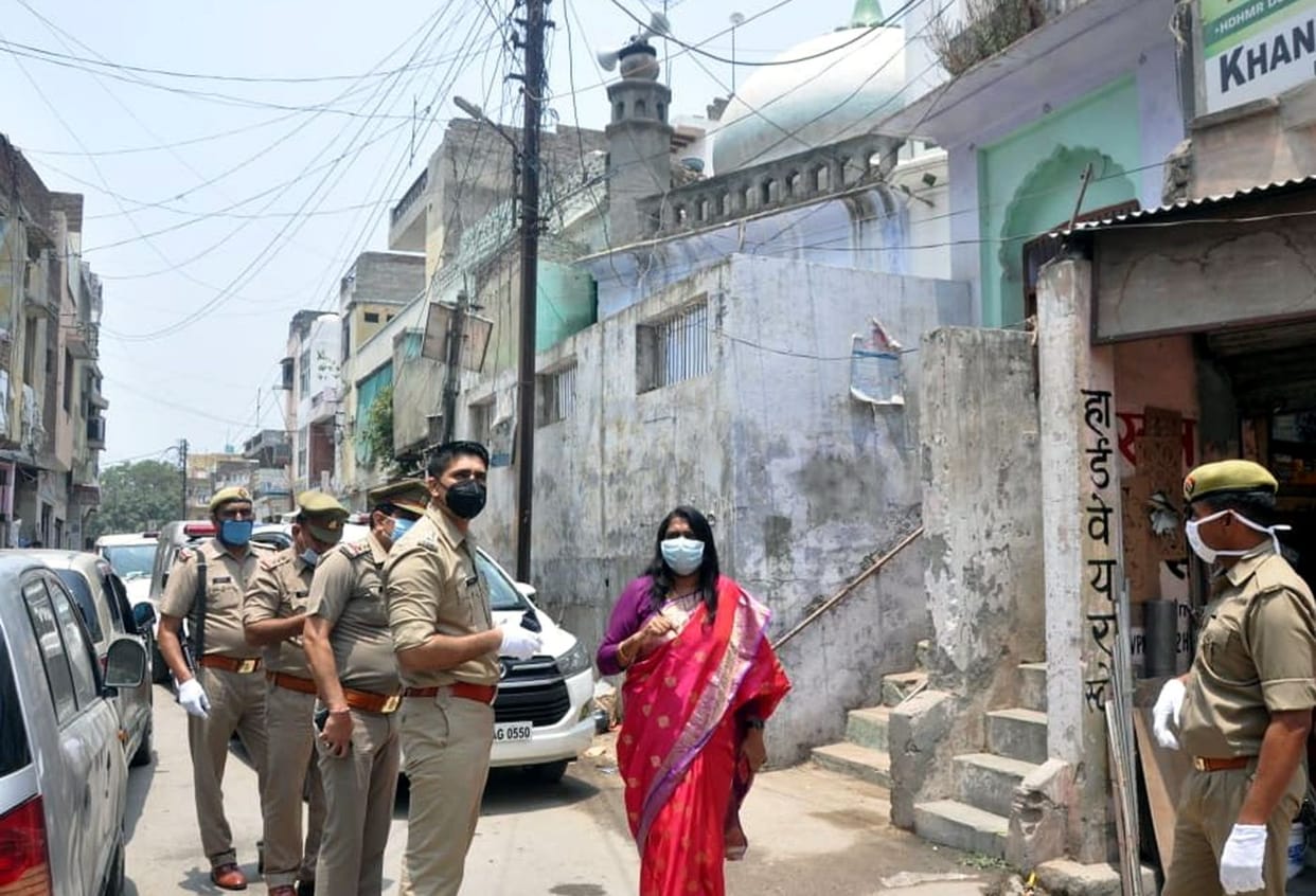 Officials inspect mosques and markets