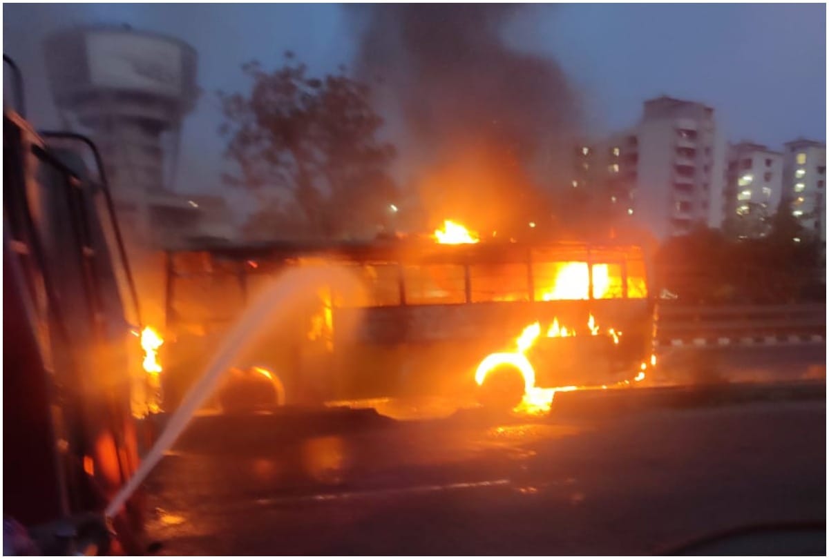 gurugram manesar highway Fire in bus going to leave workers