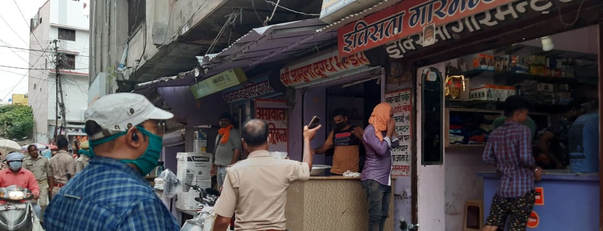 Merchants reached DM for closing one side shops