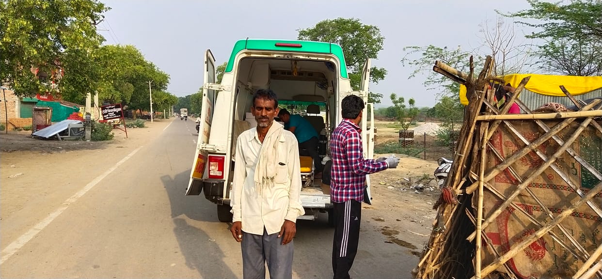 Baby birth on road in jhansi