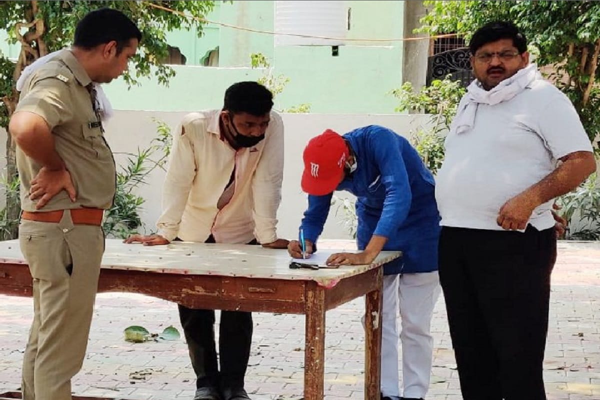 Miscreants looted 90 thousand rupees from a man in Baghpat district of Uttar Pradesh
