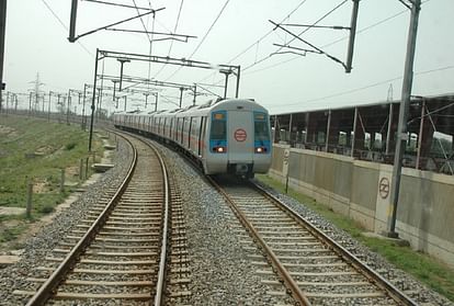 किक्रेट प्रेमियों के लिए खुशखबरी: दिल्ली मेट्रो के समय में बदलाव, यात्रियों के लिए देर रात तक चलेगी अंतिम ट्रे Delhi Metro extended timing of the last train according Cricket World Cup 2023