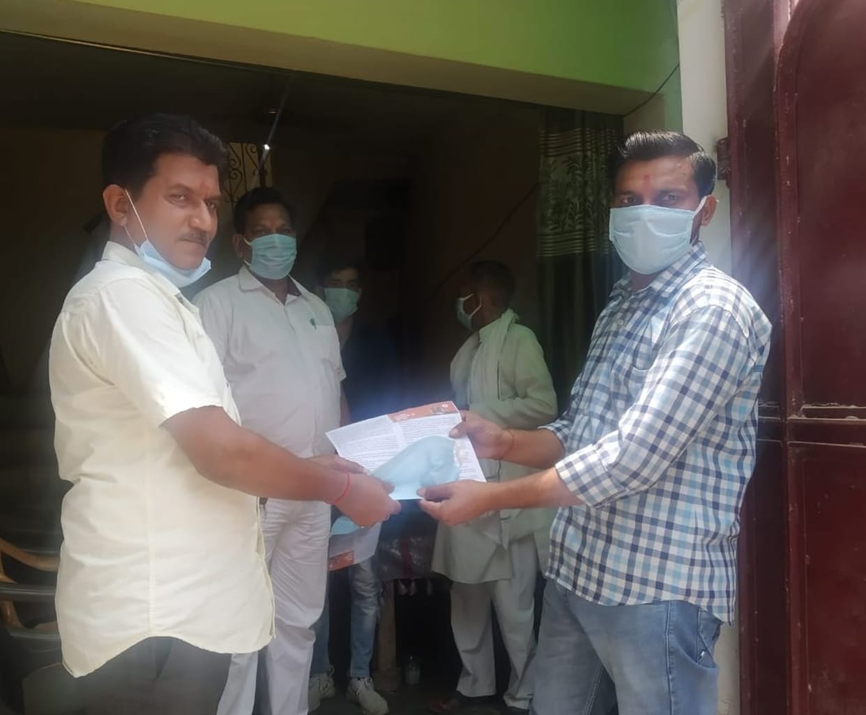 BJPers distributed masks in contact campaign