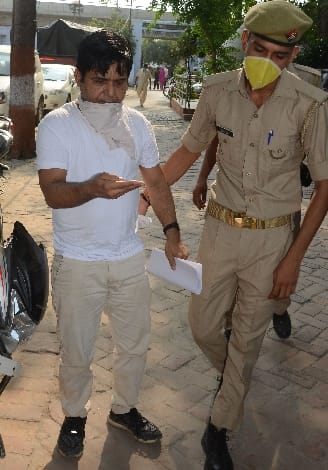 Furore in Power Corporation: Babu poured petrol on XEN, attacked with knife if he could not fire