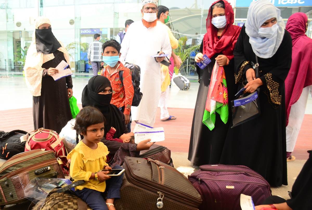 180 labourers arrived lucknow by flight and they thanked big B