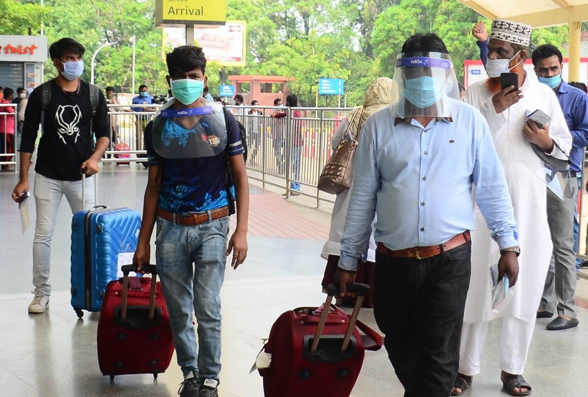 180 labourers arrived lucknow by flight and they thanked big B