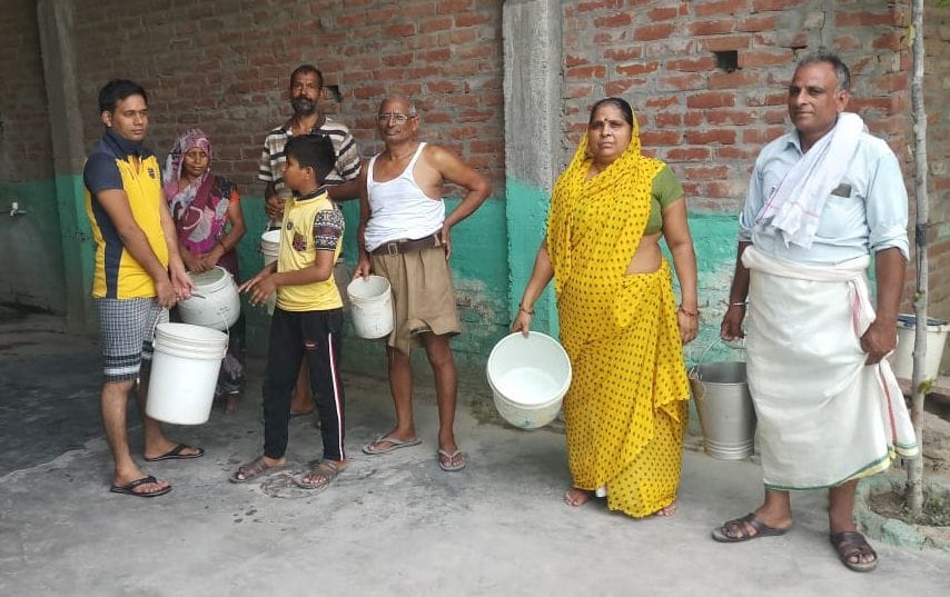 Aligarh: Scorched due to water crisis in scorching heatAligarh: People are in trouble due to water crisis in scorching heat