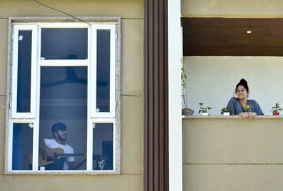 अब शायद कोरोना काल गुजरने के बाद भी लोगों की सामान्य जिंदगी बदल जाए