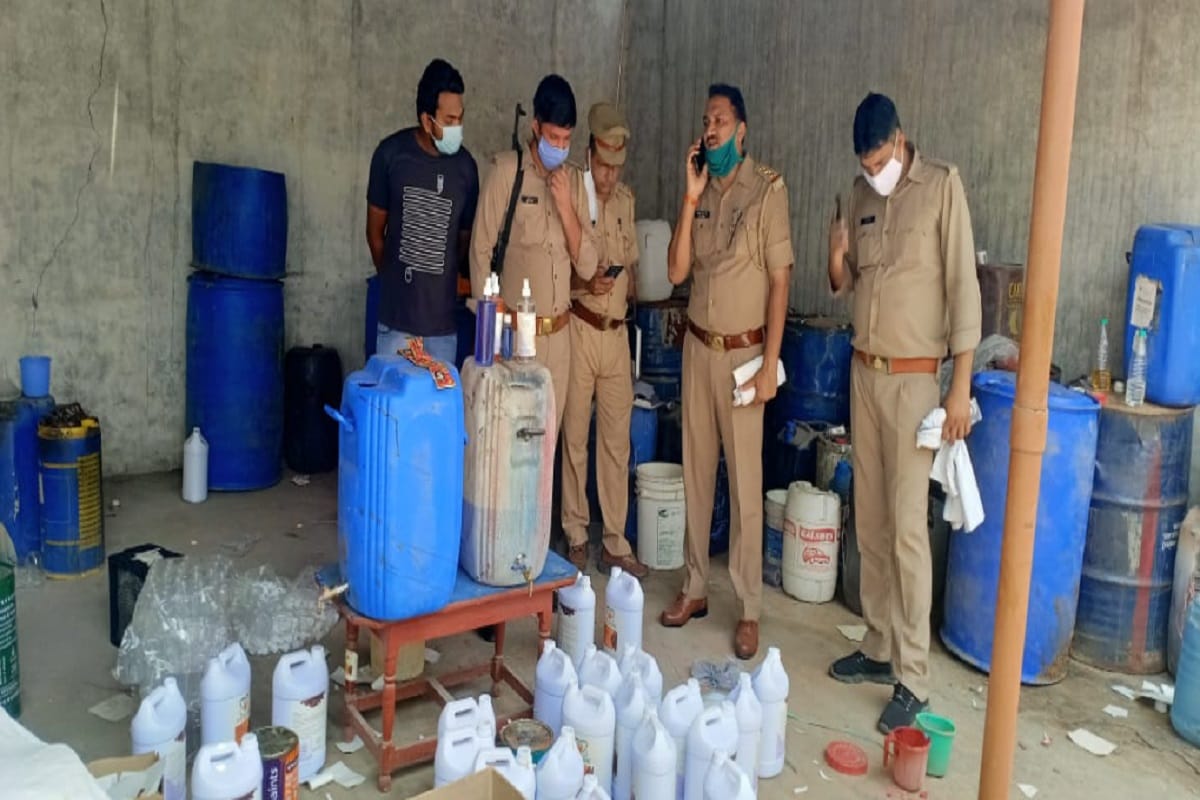 Meerut News: Fake sanitizer factory busted and four accused arrested in Meerut