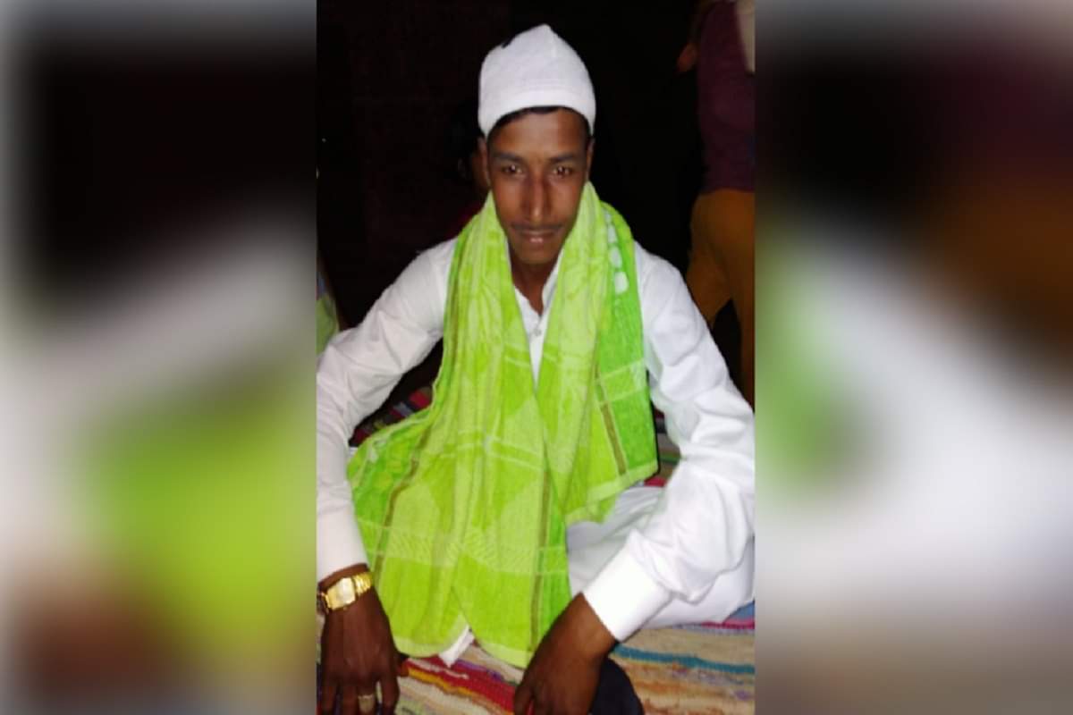 Meerut News: Three dead body of a family were cremated at same time in a village at Meerut