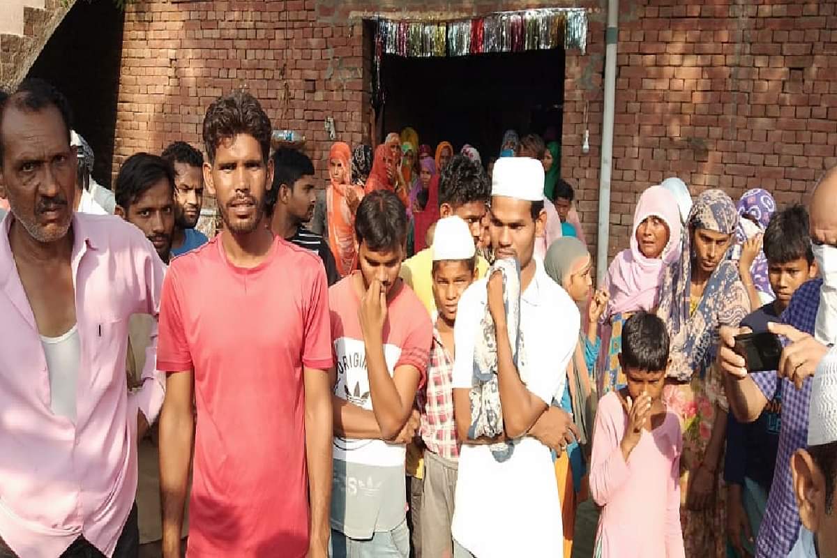 Meerut News: Three dead body of a family were cremated at same time in a village at Meerut