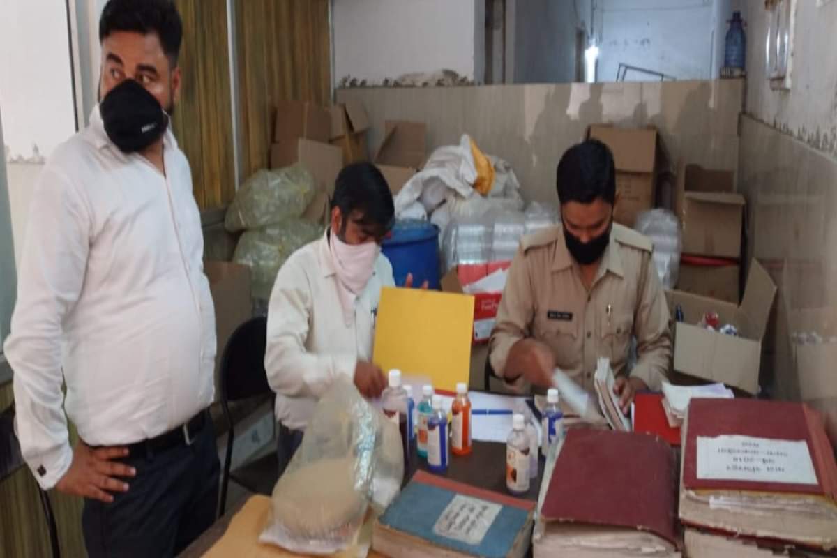 Meerut News: Police has three accused arrested after fake sanitizer factory busted in Meerut