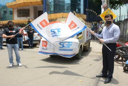 अम्फान प्रभावितों की मदद करते सौरव गांगुली