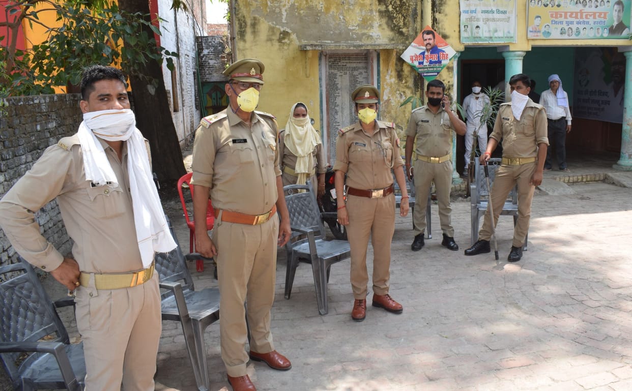 police ki sakhti per pradersan nahi ker paye congressi