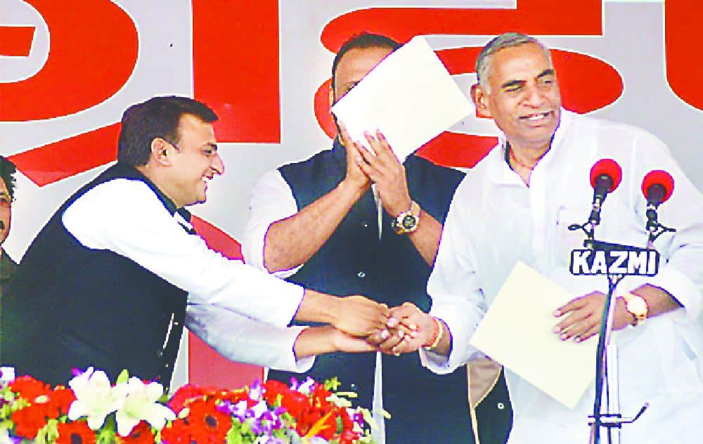 Paras was in the center of the politics of Jaunpur, minister Laxmishankar had confiscated bail