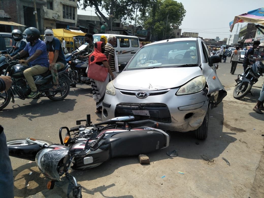 two injured in car accident