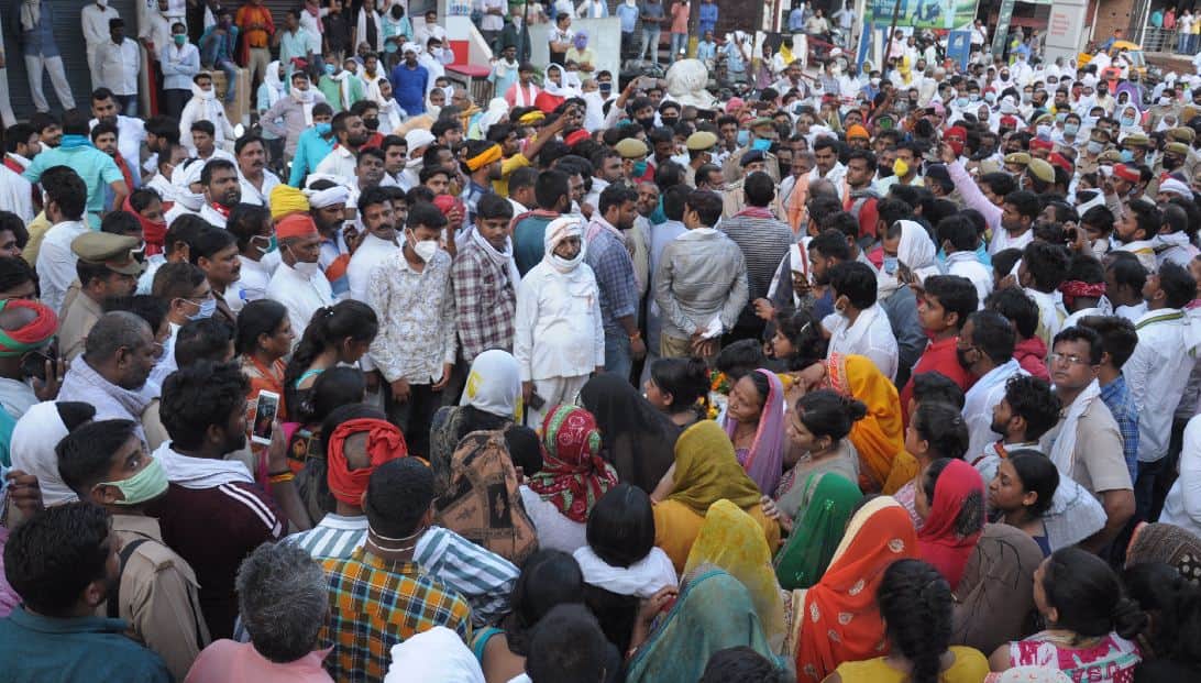 Paras was in the center of the politics of Jaunpur, minister Laxmishankar had confiscated bail