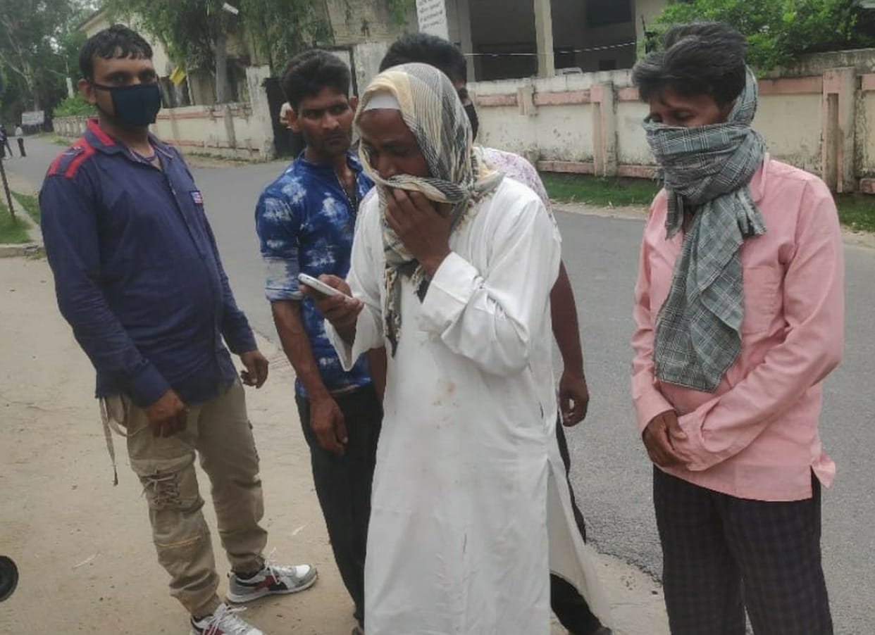 Bank friends shot dead by miscreants in broad daylight