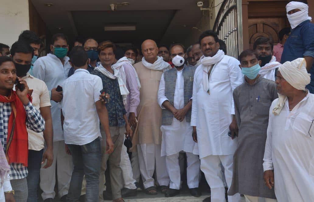 Paras was in the center of the politics of Jaunpur, minister Laxmishankar had confiscated bail