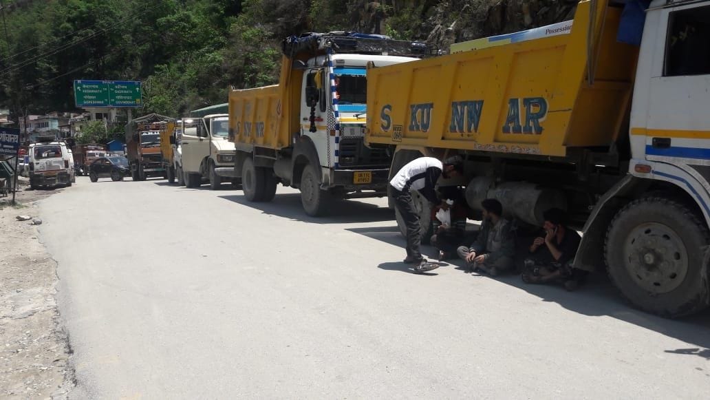 Traffic route diverted up to 22 due to hill cutting on Badrinath National Highway