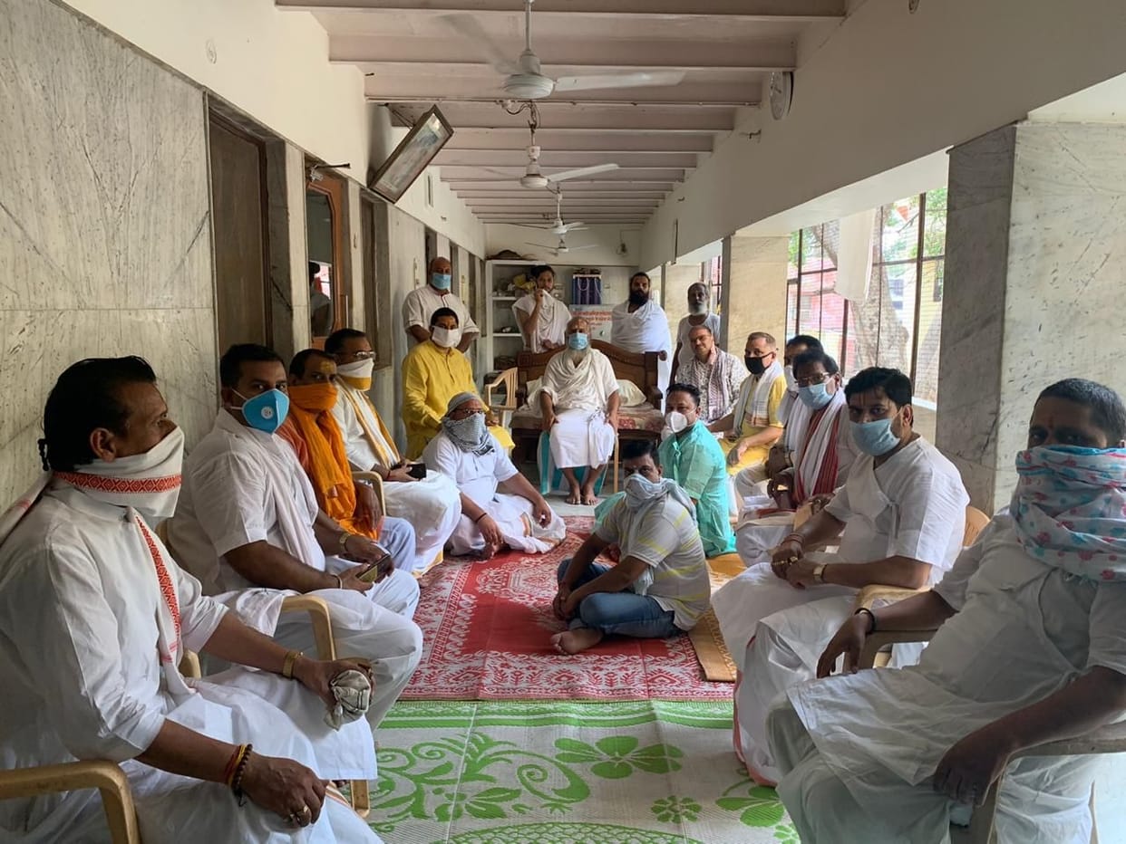 meeting, sant, in vrindavan, morari bapu