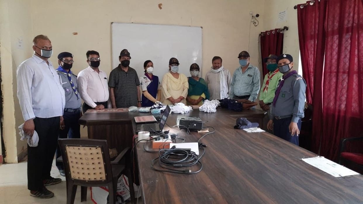 scout and guide donate twenty five hundred mask