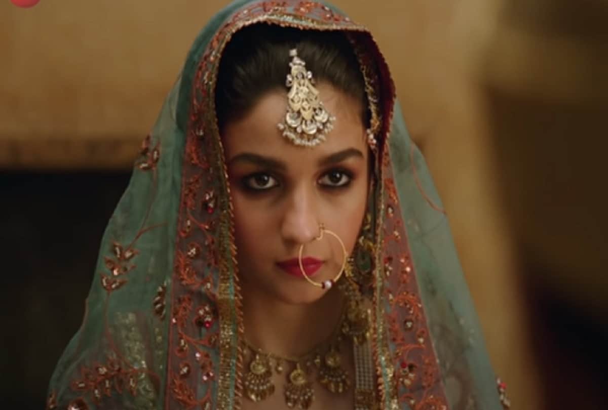 bridal must carry these six things in her handbag