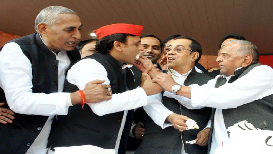 Paras was in the center of the politics of Jaunpur, minister Laxmishankar had confiscated bail