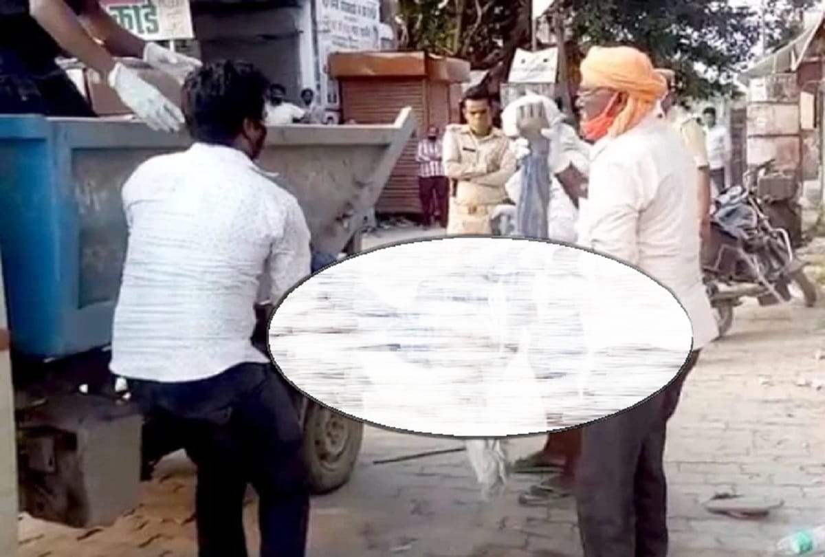 UP Human Rights Commission sent notice to DGP and Municipality President of Balrampur on carrying dead body in a garbage vehicle