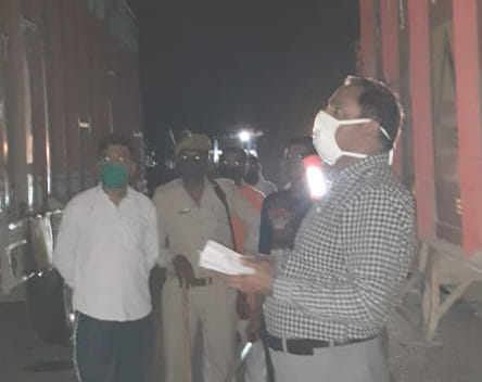 SDM caught two trucks filled with mining, seized