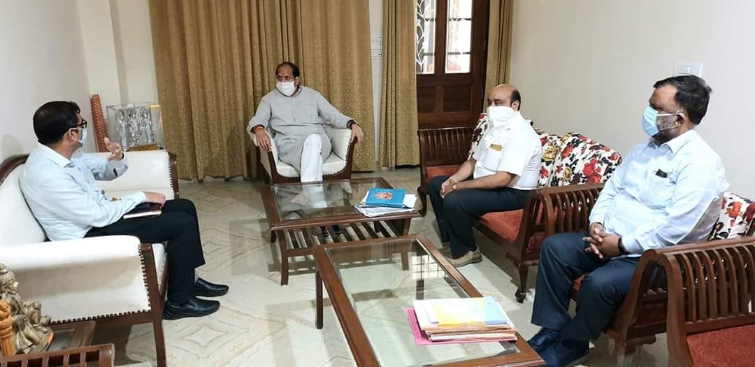 Complete the construction work of roads in the district soon