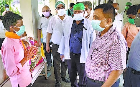 BJP forgets Corona in the process of showing close proximity to minister