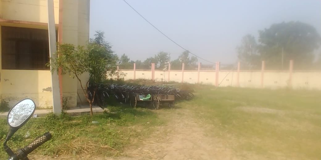 Workers' bicycles and ravages started getting junk