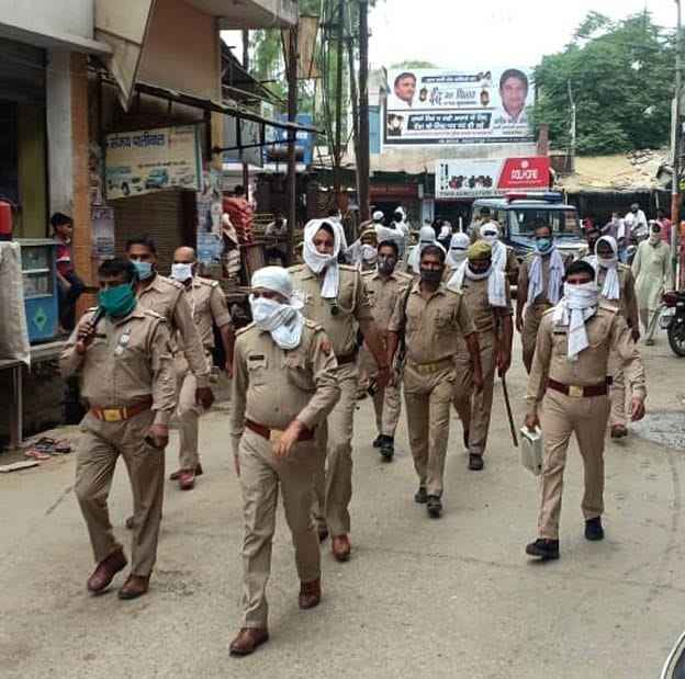 Flag march to ensure complete lockdown