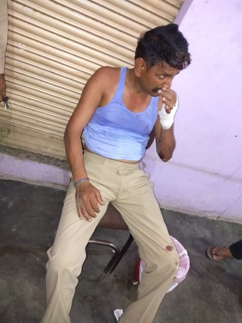 Harassment for shopping among customers in the market