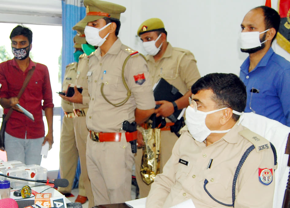 Seven smack smugglers arrested, cash worth nine lakhs recovered