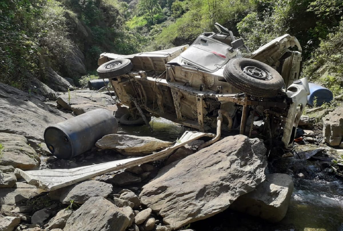 A fatal accident took place near Kamand pickup jeep fall in deep gordge three died