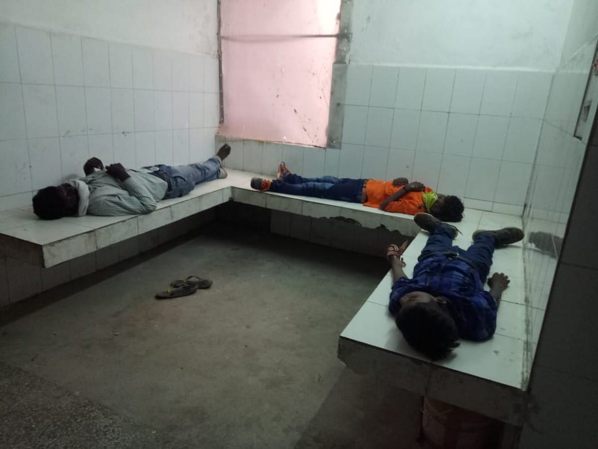 Many baratis seriously injured tata magic overturned in sonbhadra up